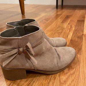 Nine West Taupe Ankle Boots With Bow